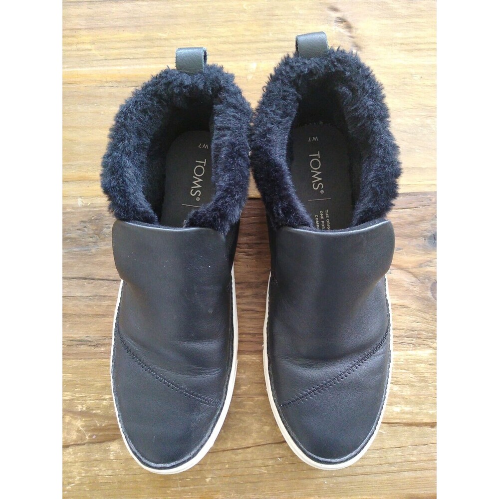 Toms Paxton black leather faux fur lined slip on high top sneaker size 7